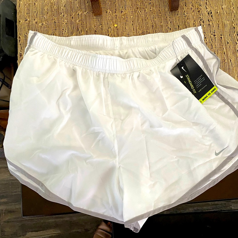 Nike Tempo Shorts White NWT size 1X Plus Size